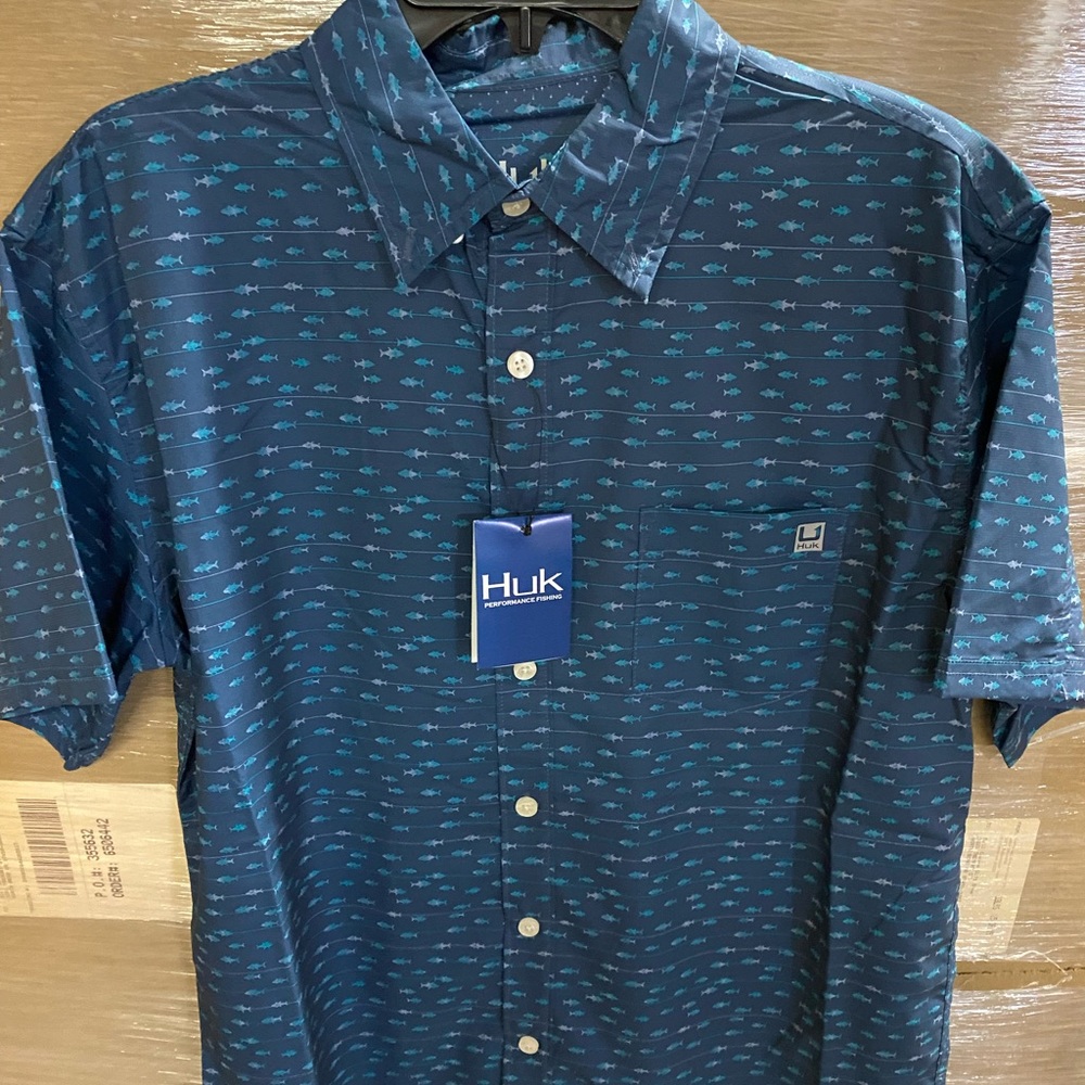 HUK fishing button up shirt size M